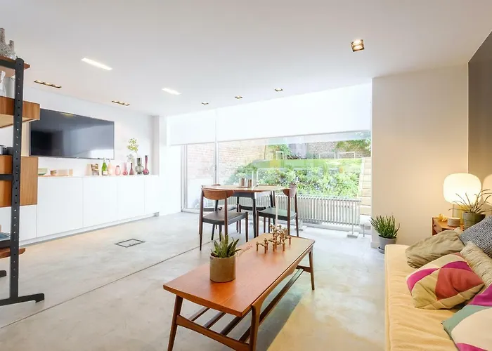 1Bd Apartment With Garden Brugmann Area